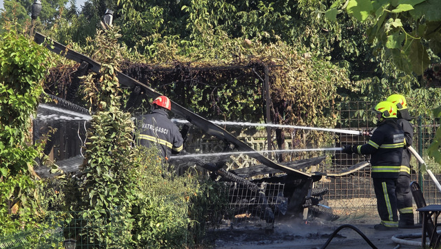 U požaru u Golincima izgorjela sjenica, vatrogasci spriječili širenje vatre